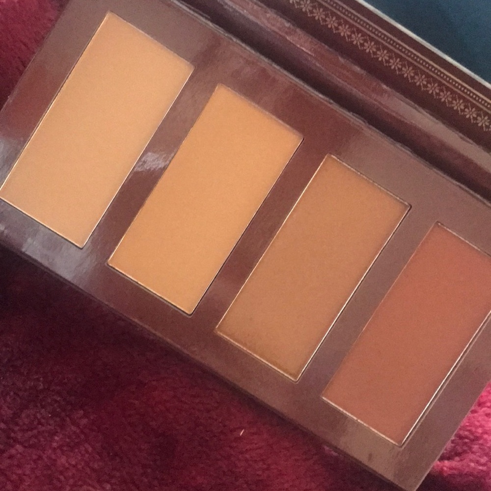 ♥︎𝔸𝕔𝕖 𝔹𝕖𝕒𝕦𝕥𝕖 - Picture 2 of 4